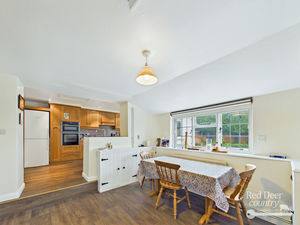 Kitchen/Breakfast Room- click for photo gallery